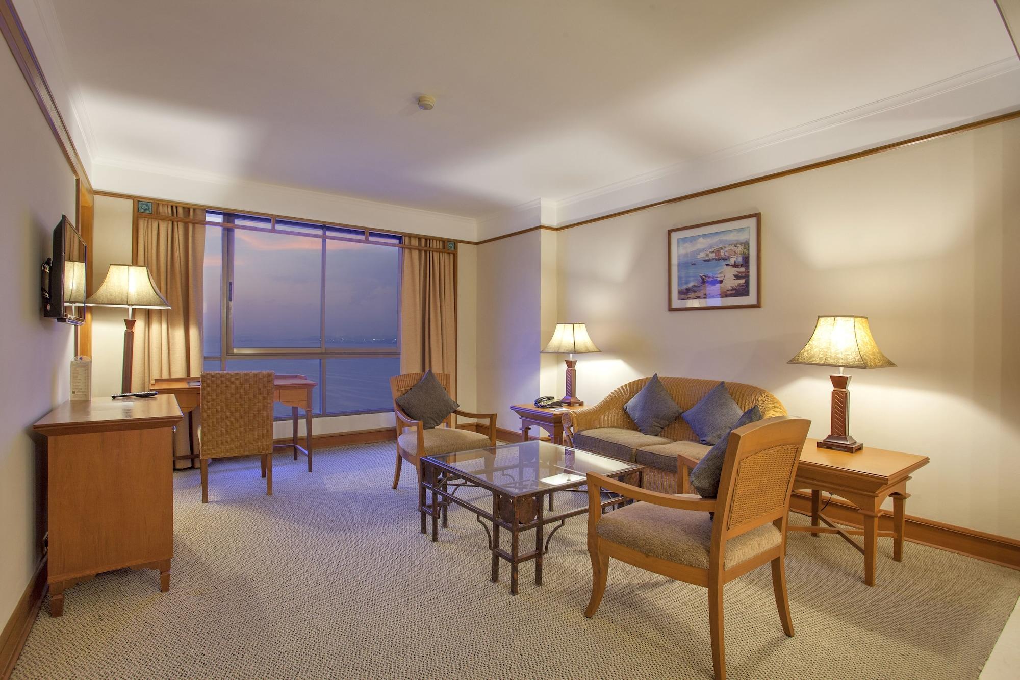 Cholchan Pattaya Beach Resort - Sha Extra Plus Exteriér fotografie A suite at the Hilton Tokyo