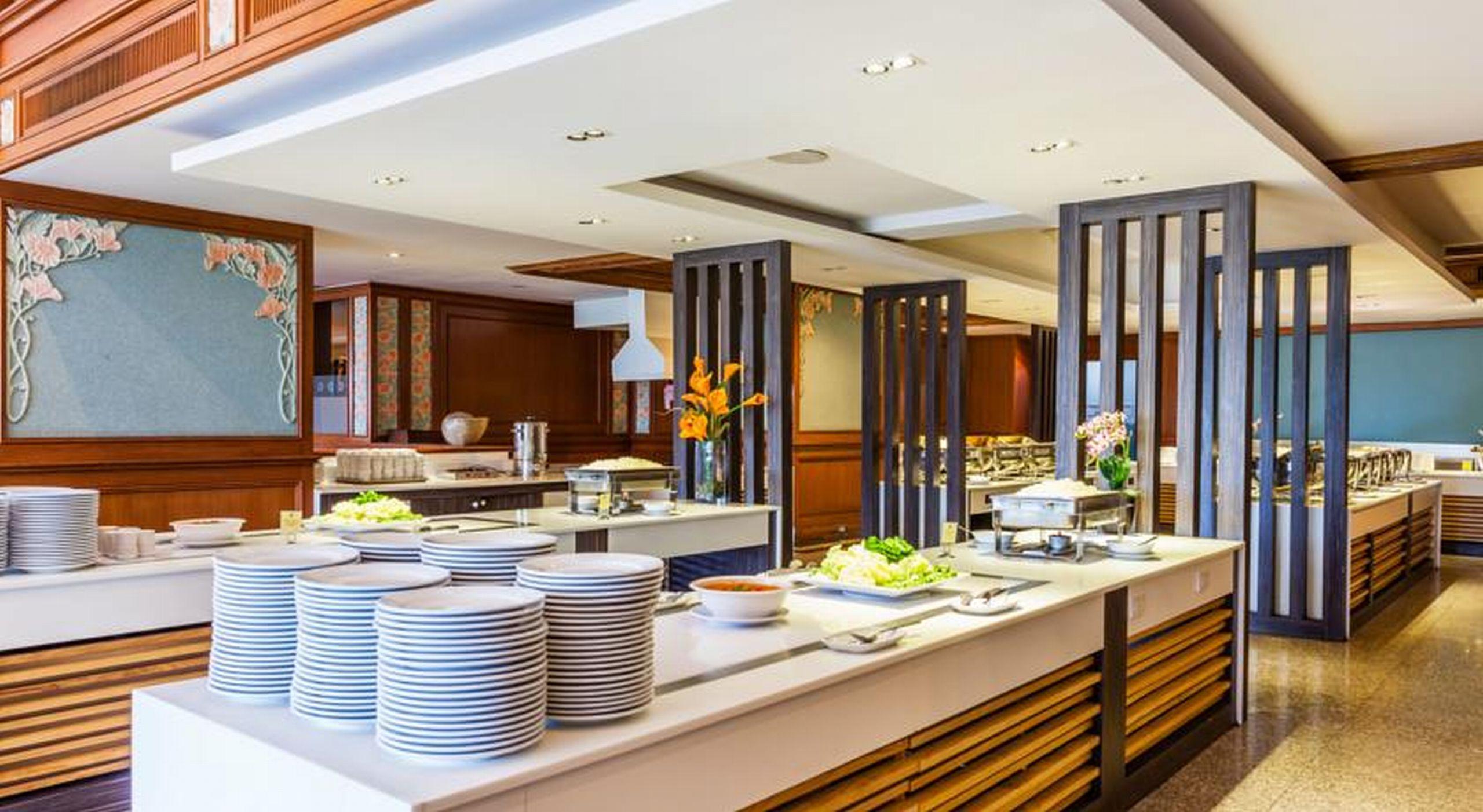 Cholchan Pattaya Beach Resort - Sha Extra Plus Exteriér fotografie The buffet at the hotel