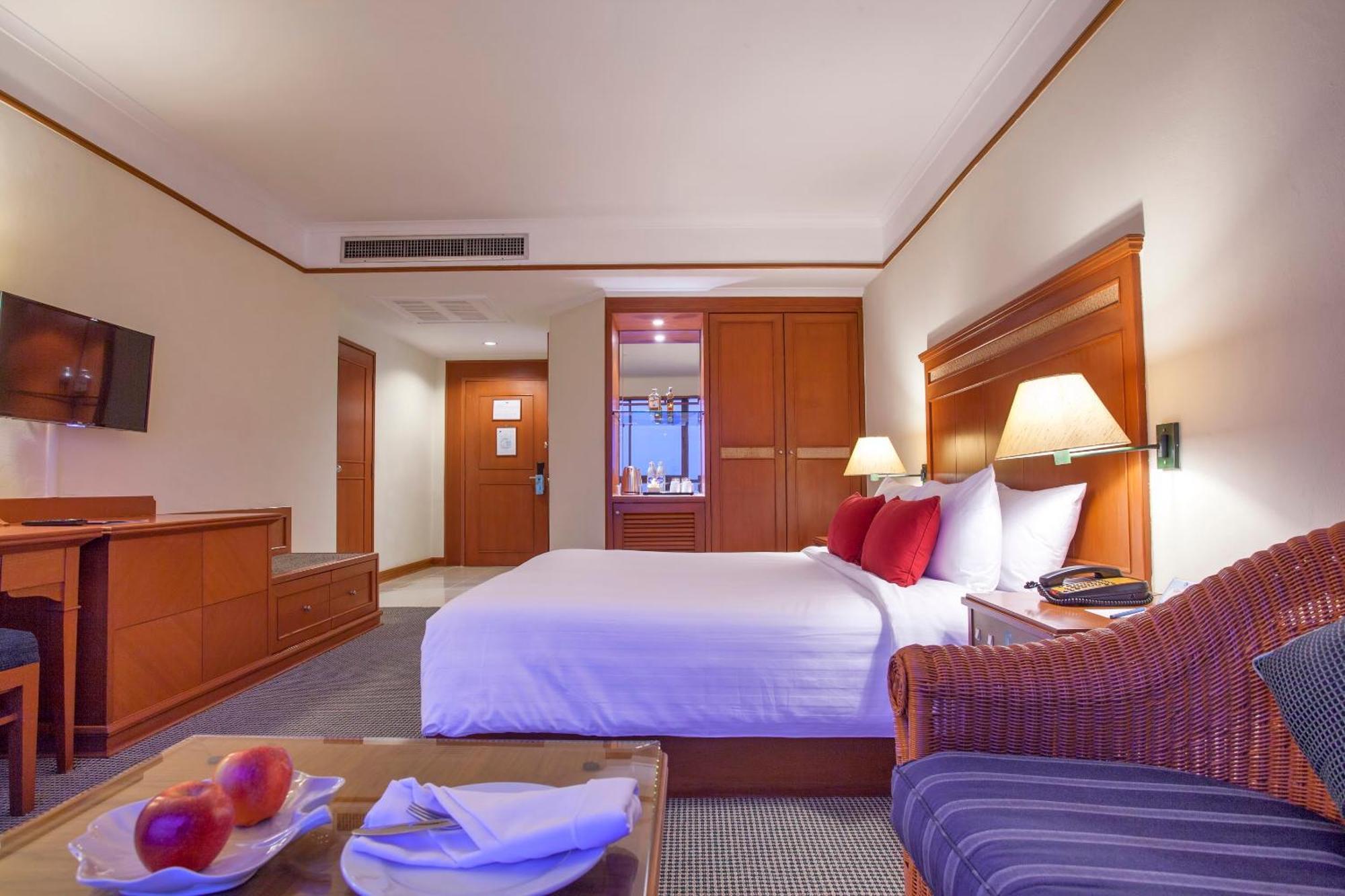 Cholchan Pattaya Beach Resort - Sha Extra Plus Pokoj fotografie Deluxe Room
