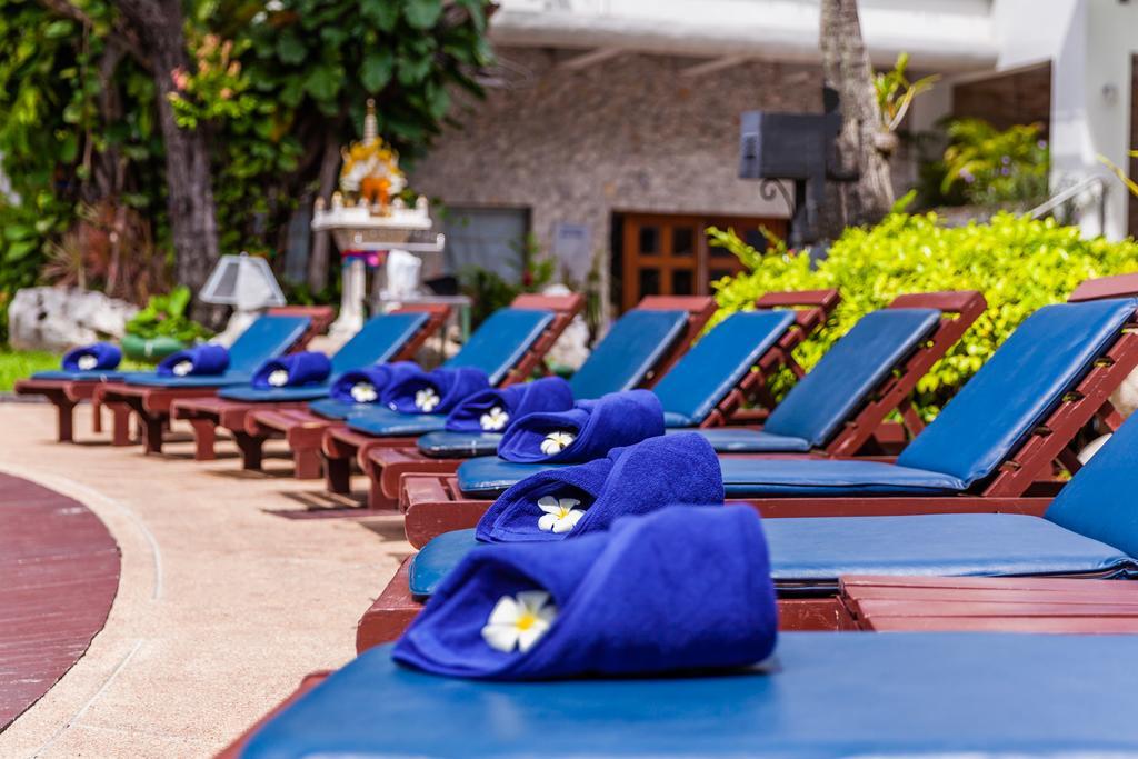 Cholchan Pattaya Beach Resort - Sha Extra Plus Exteriér fotografie Poolside at the Royal Paradise Hotel & Spa