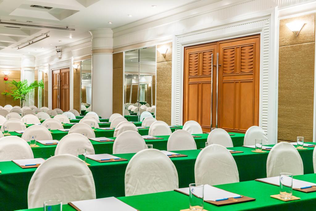 Cholchan Pattaya Beach Resort - Sha Extra Plus Exteriér fotografie Meeting room