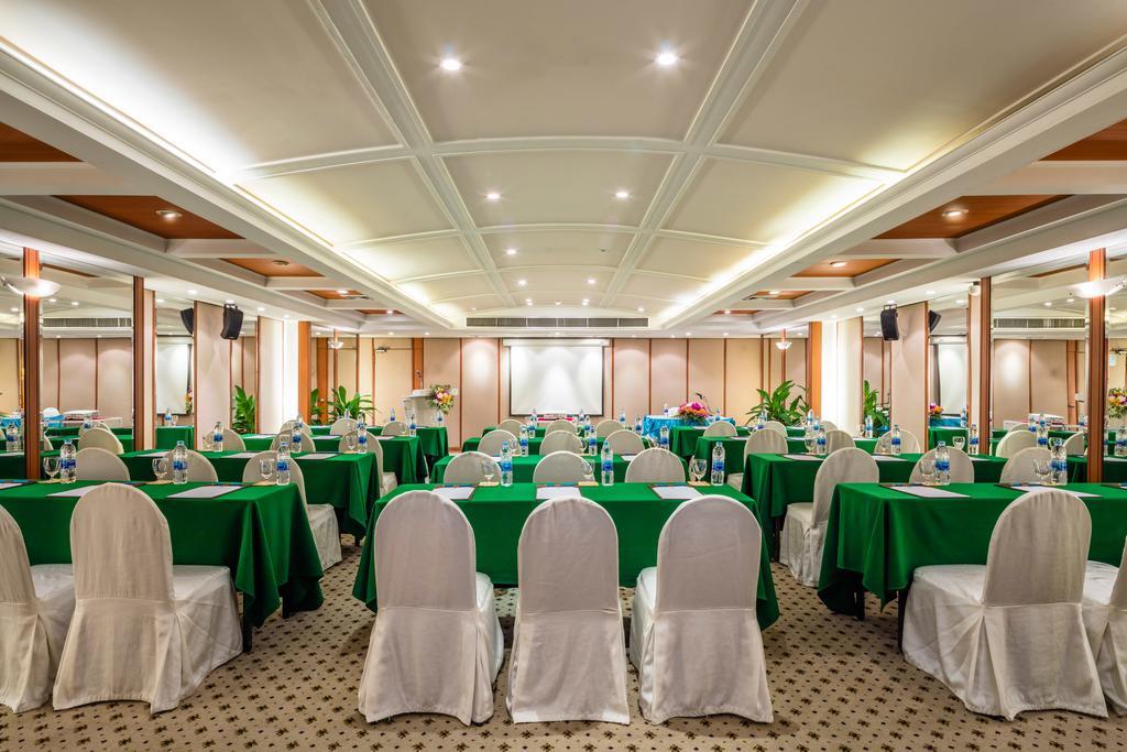Cholchan Pattaya Beach Resort - Sha Extra Plus Exteriér fotografie Meeting room