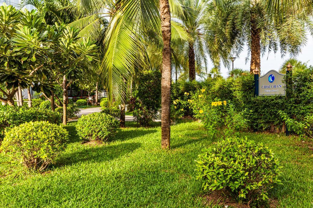 Cholchan Pattaya Beach Resort - Sha Extra Plus Exteriér fotografie View of the campus