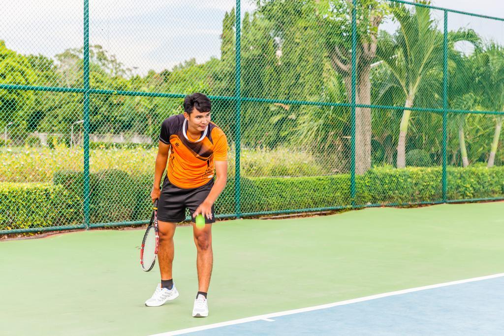 Cholchan Pattaya Beach Resort - Sha Extra Plus Exteriér fotografie Tennis