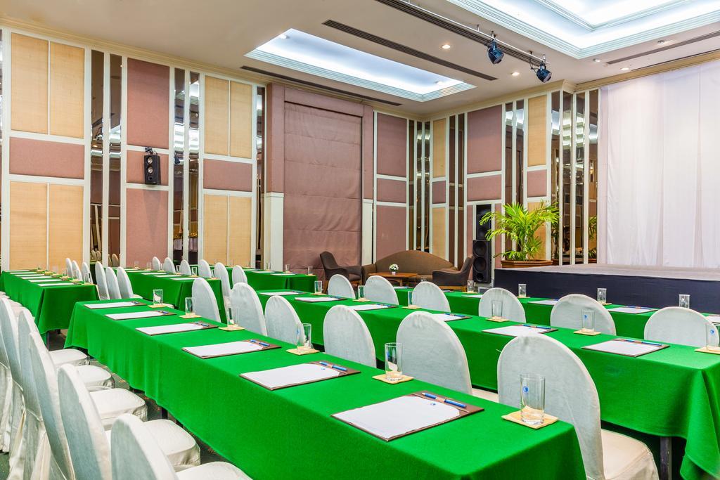 Cholchan Pattaya Beach Resort - Sha Extra Plus Exteriér fotografie Meeting room