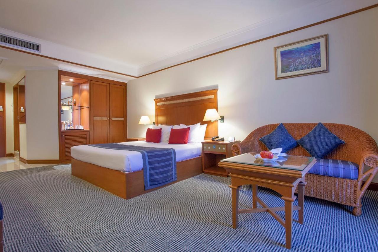 Cholchan Pattaya Beach Resort - Sha Extra Plus Exteriér fotografie A room at the hotel