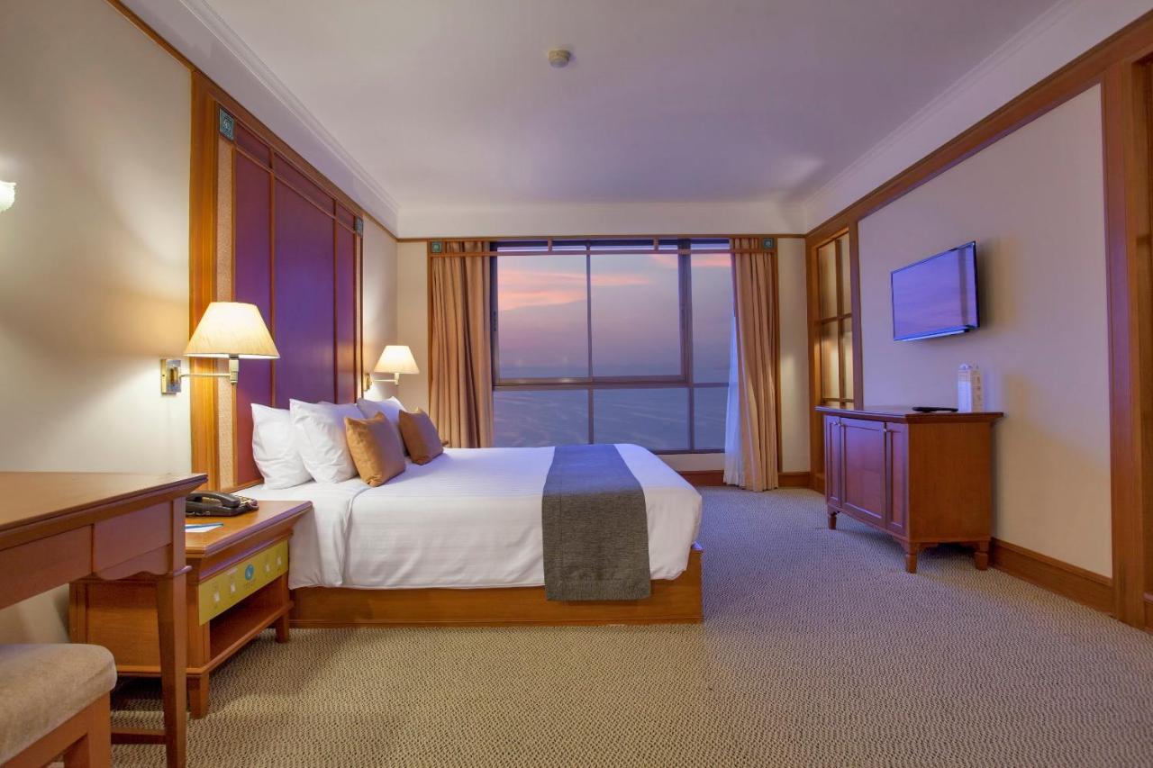 Cholchan Pattaya Beach Resort - Sha Extra Plus Exteriér fotografie Deluxe Ocean View Room