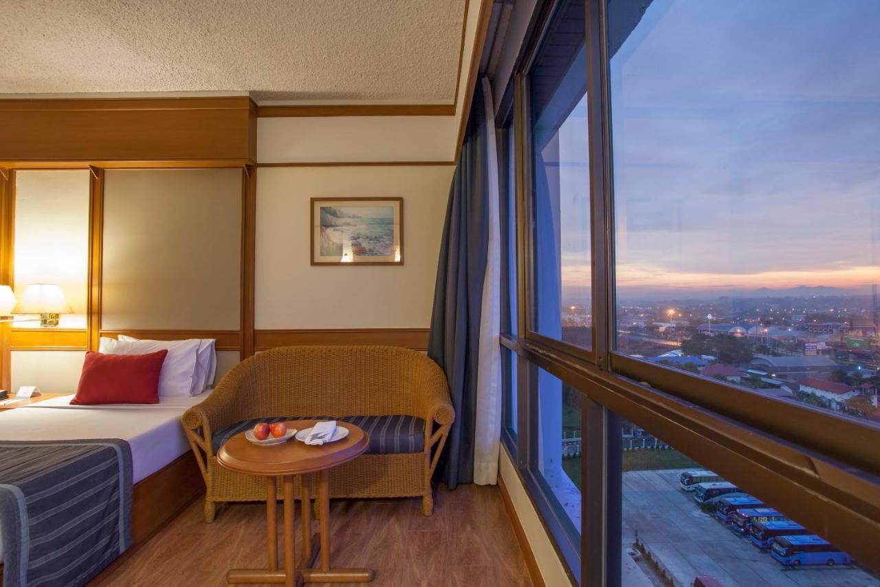 Cholchan Pattaya Beach Resort - Sha Extra Plus Exteriér fotografie Deluxe Room